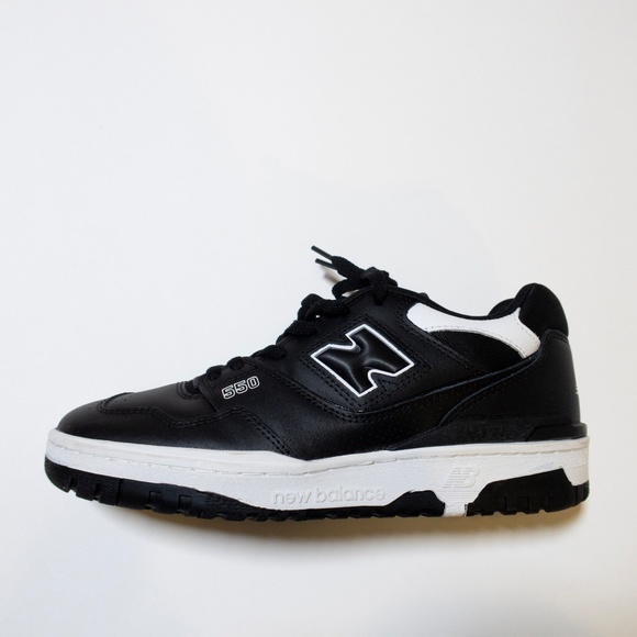 New Balance BB 550 in Black with White Detailing - Original Box Included - Picture 7 of 8